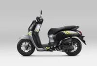 ahm-scoopy-2022-sporty-silver-31102022-085724 Ukuran Ban Honda Scoopy dan Velgnya untuk kamu yang ingin ganti Ban