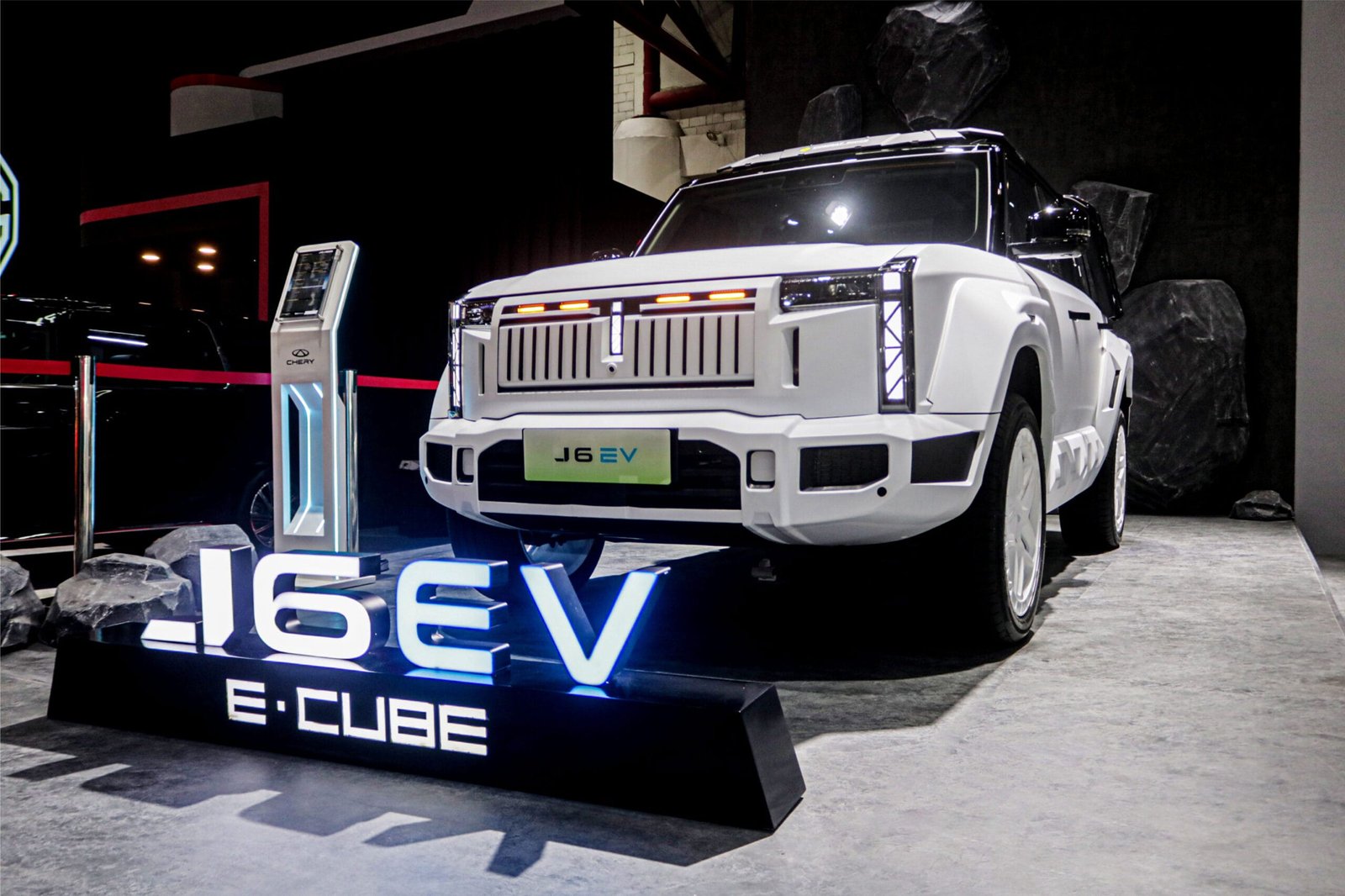 Chery-J6-EV-Tampil-Gemilang-di-Awal-Tahun-2025-(2) Chery J6 EV Tampil Gemilang di Awal Tahun 2025, Lampaui 1.200 Unit Penjualan