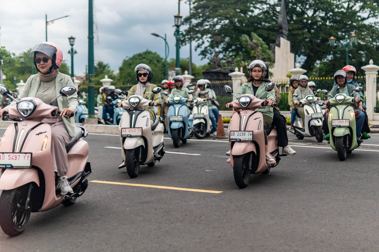 GAN07808 Ribuan Pengendara Grand Filano Hybrid Secara Serentak Tampil Stylish dan Berbagi Kebaikan di Seluruh Indonesia Waktu Bulan Ramadan