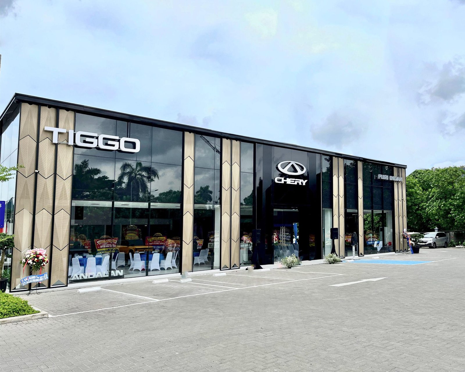 Dealer Generasi Keempat TIGGO Resmi Dibuka. Dealer Chery Puri Indah Menjadi Dealer Pertama 3S Market Setir Kanan yang Menggunakan Standarisasi Baru