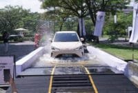 NETA-V-II-Melewati-Genangan-Air---2 Tips Aman Berkendara Jika Mobil Listrik Anda Melintasi Genangan Air dan Jika Sudah Terlanjur Terendam Banjir