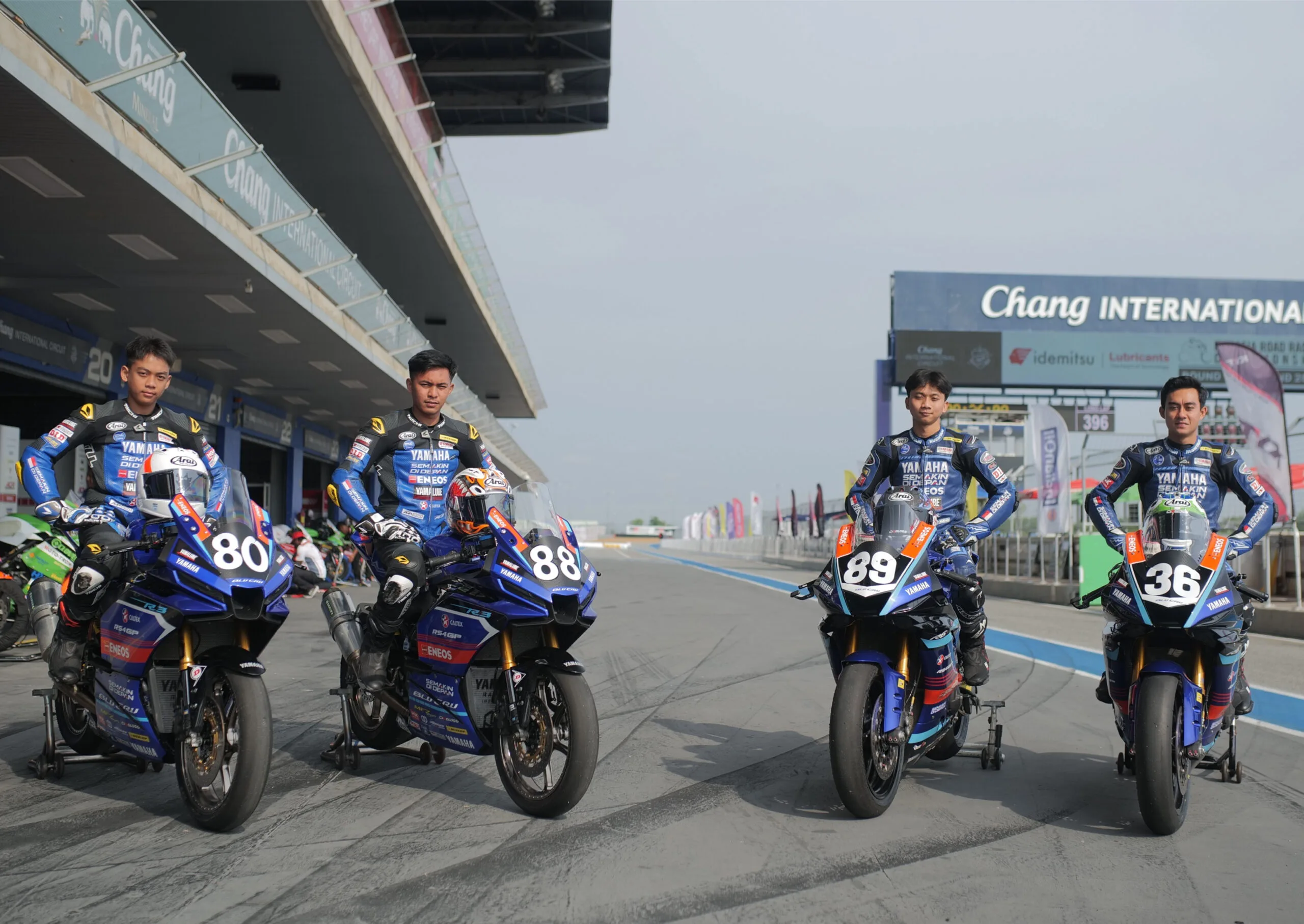 Pembalap-Yamaha-Racing-Indonesia-di-sirkuit-Buriram-tampil-pada-seri-1-ARRC-2025-(2)