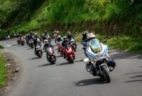 AWD08241 Rayakan Satu Dekade NMAX, Ratusan Biker Sulsel Riding ke Puncak Malino