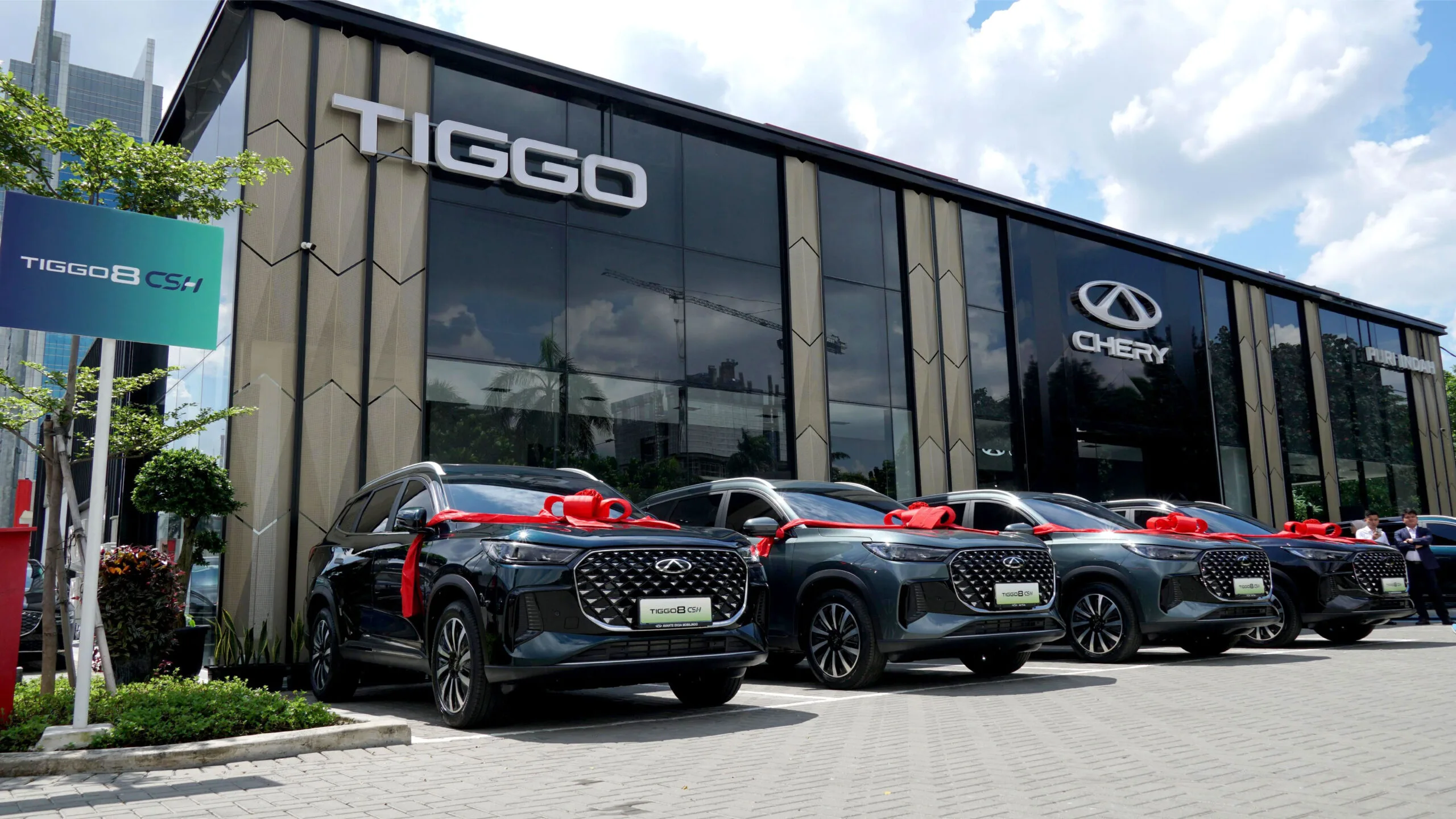 Kejutan Istimewa Tandai Serah Terima 100 Unit Chery TIGGO 8 CSH Kepada Konsumen Indonesia