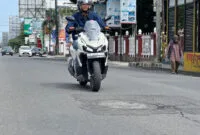 Tips Ala Honda Istimewa Selalu #Cari_Aman Saat Melewati Jalan Berlubang