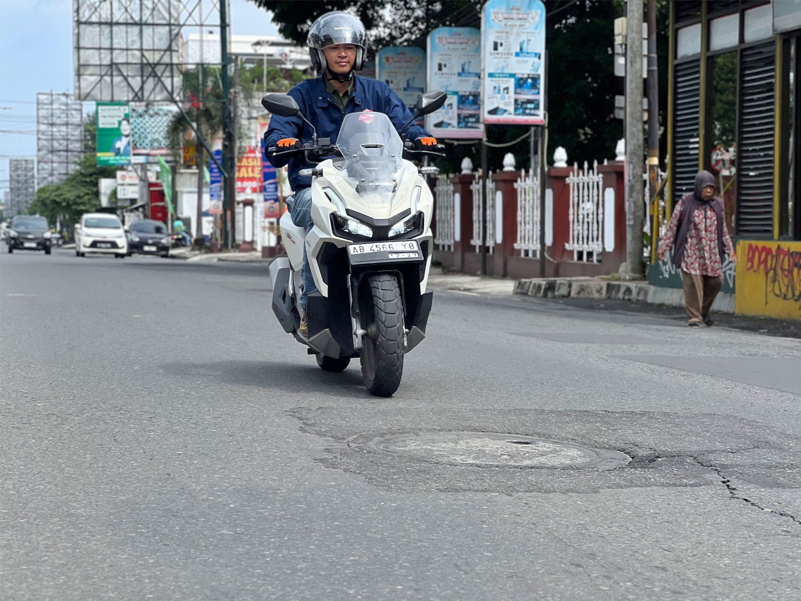 HondaIstimewa_Tips#1 Tips Ala Honda Istimewa Selalu #Cari_Aman Saat Melewati Jalan Berlubang