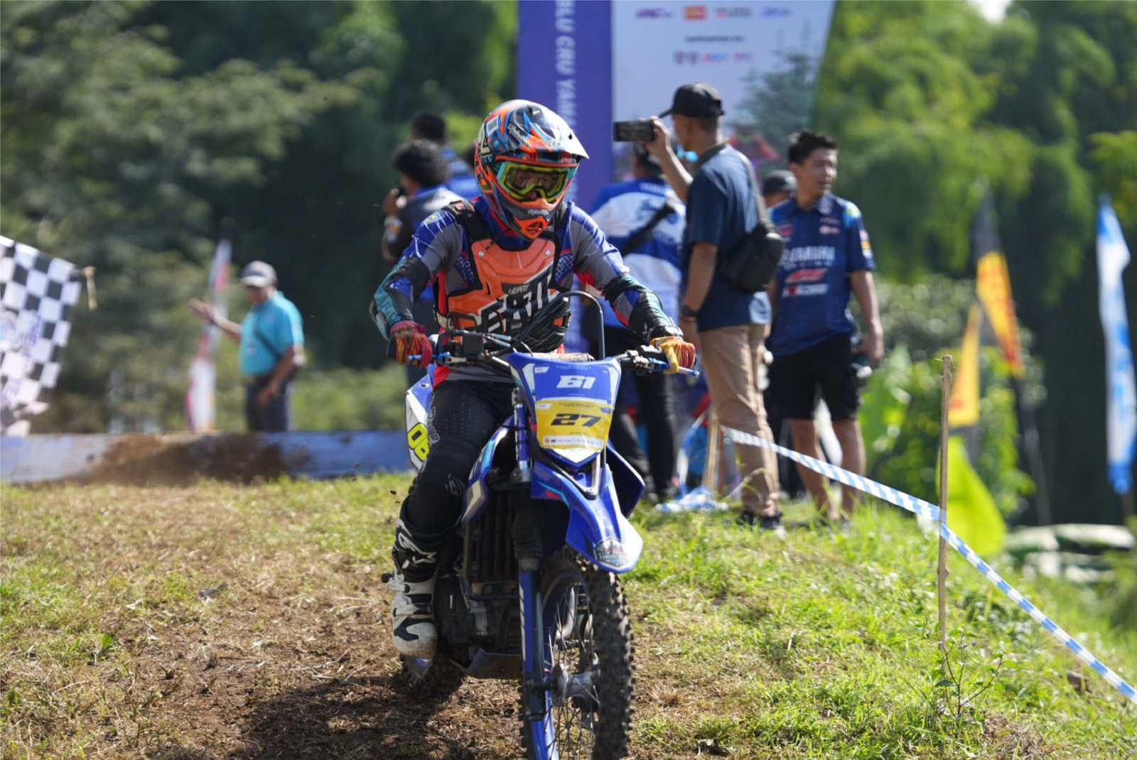 Rekor Baru Starter SHELL BLU CRU Yamaha Enduro Challenge, Ribuan Penonton Tumpah Ruah di Jalibar