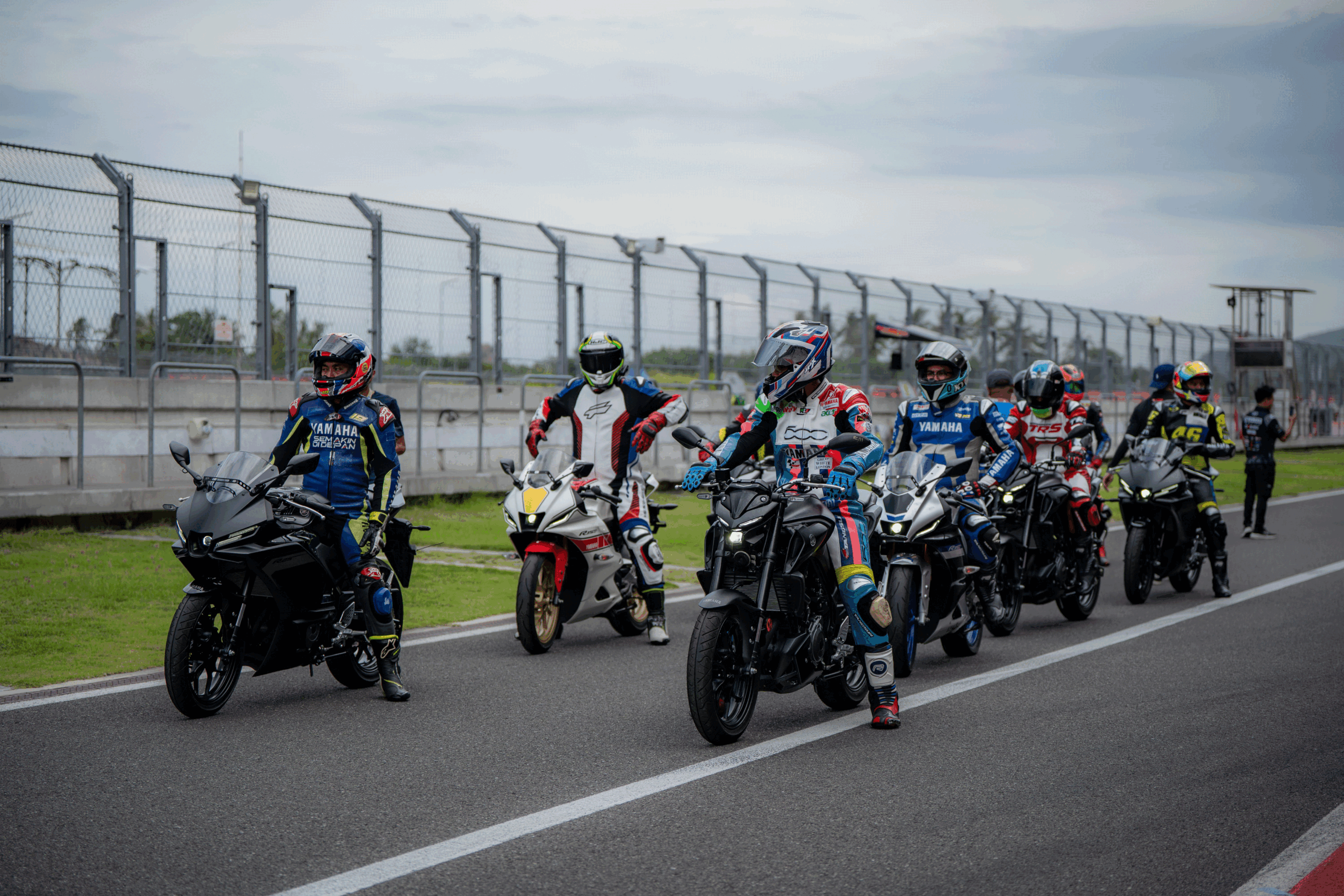 Sensasi Berkendara Aerox Alpha, R25 dan MT-25 di Sirkuit Mandalika, Buktikan Kualitas Unggulan Inovasi Yamaha