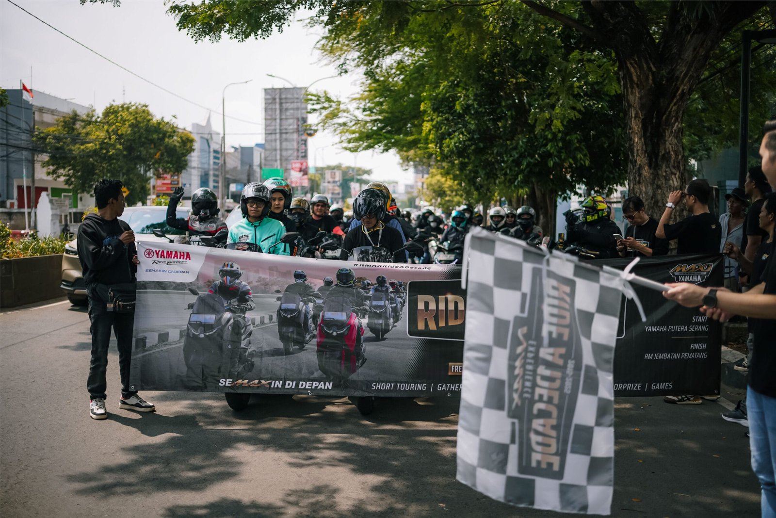320 Riders Yamaha Banten Ramaikan HUT 10 Tahun NMax di Pantai Carita